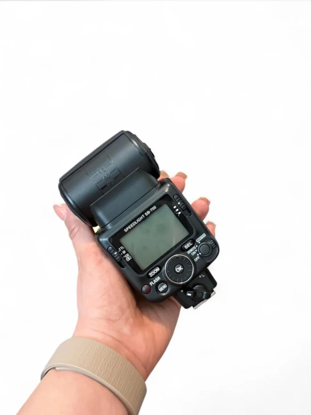 Nikon SB-700 Speedlight Flash Kit - Black with Diffusers Photography